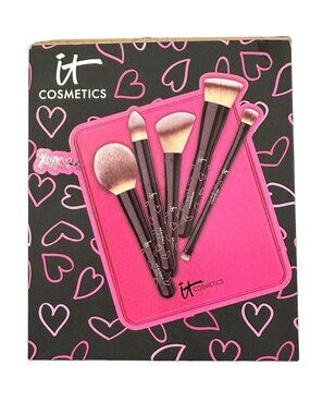 IT Cosmetics Heavenly Luxe skin loving brush set. 4 Set Special